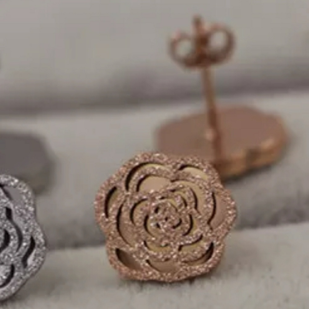Frosted covered Camellia stud earrings. - Picture 6 of 7